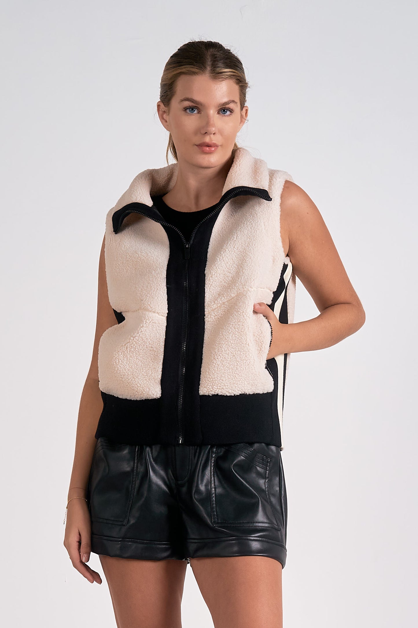 8 Vest Zip Up